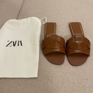 Flat Crossed Leather Sandals